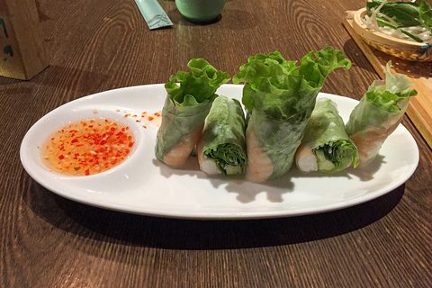 Representative photograph of Goi Cuon. The photograph shows a chili dipping sauce; this recipe uses peanut-hoisin sauce.