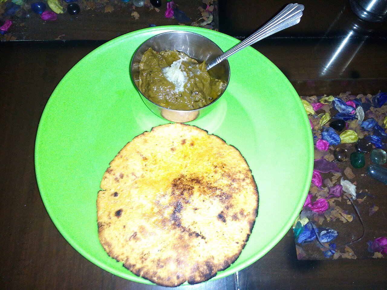 Representative photograph of Saag with Makki Roti. The photograph shows the shared Punjabi dish served in India; this recipe is grouped with Pakistani and Afghan recipes.